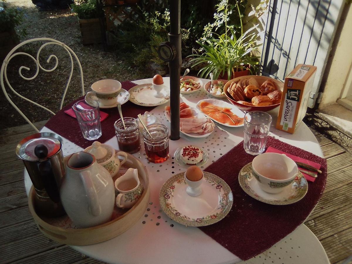 Le Domaine De Belle Bed & Breakfast LʼIsle-sur-la-Sorgue Екстериор снимка